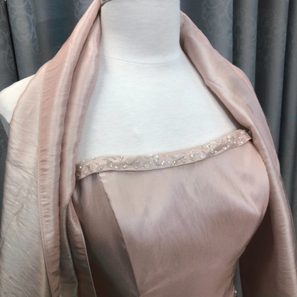 NEW Sample Silky Tea Length with Shawl Dress
Mother Bride Tea Length Bridesmaid - Picture 5 of 9